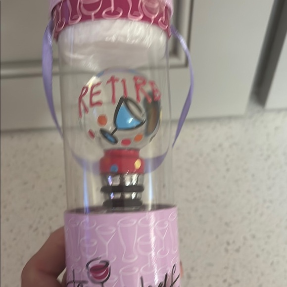 Hand-Painted Retired Wine stopper ! - Picture 6 of 6